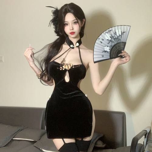 梅花刺绣饰胸高开叉旗袍内衣性感裸背大码套装