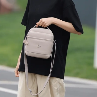 秋冬上新百搭小方包时尚休闲多口袋包包轻便通勤斜挎包男女同款