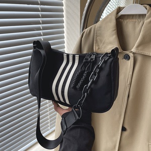 高级感单肩包枕头包女简约通勤包大容量斜跨包轻便小众包包手机包