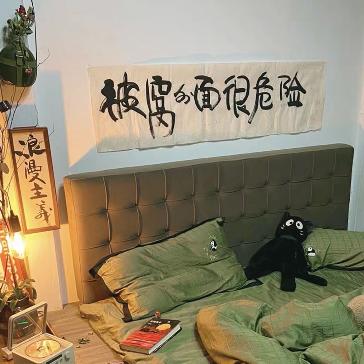 卧室床头背景墙装饰轻奢