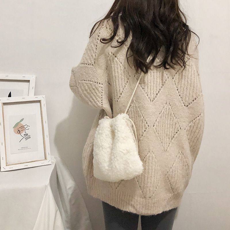 手机专用小包米白色小巧毛毛斜挎包可爱毛绒手机包女生秋冬ins单