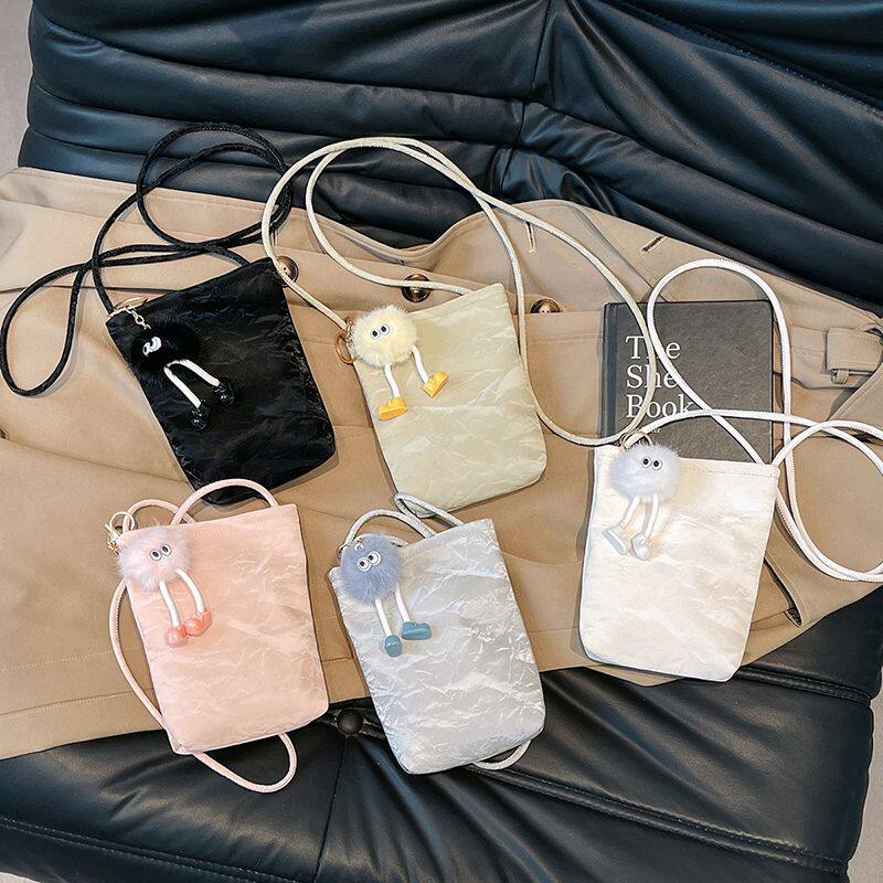 手机专用小挎包夏天夏季超火斜挎小包包女士2026新款银色迷你散步