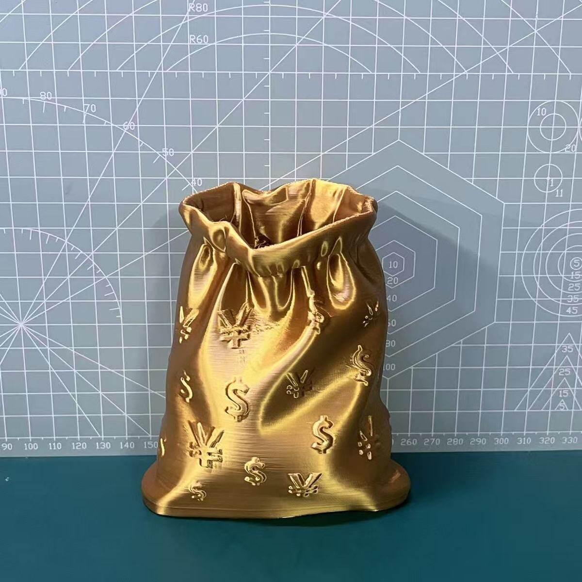 爆单小摆件3D创意金黄色钱袋笔筒收纳摆件办公室电脑桌面装饰大容