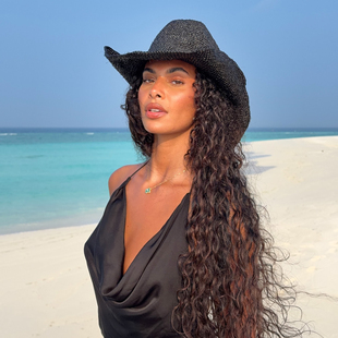 老钱风黑色草编帽女夏宽檐防晒遮阳帽度假沙滩帽手工钩针拉菲草帽