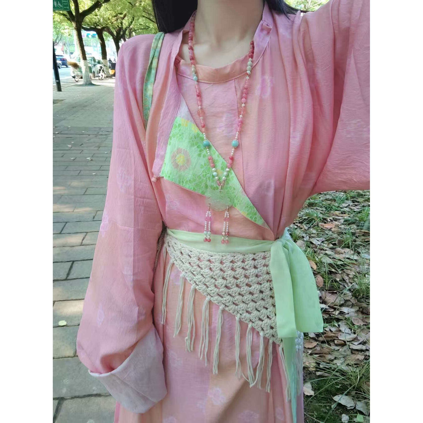 青泠谷粉色印花圆领袍汉服套装