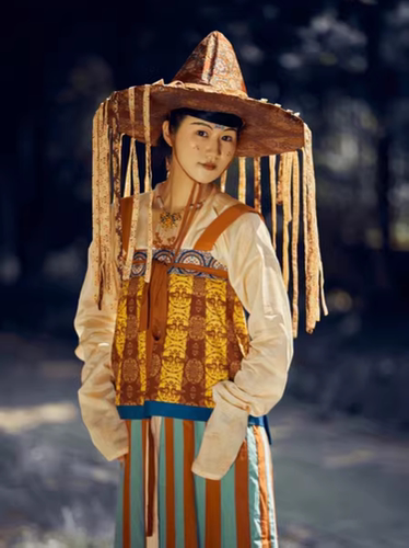 青泠谷唐代汉服女士花树对鹿间色