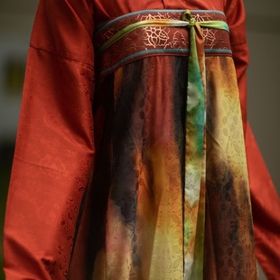 青泠谷原创汉服仿花罗提花缎铁锈红拼接衫子