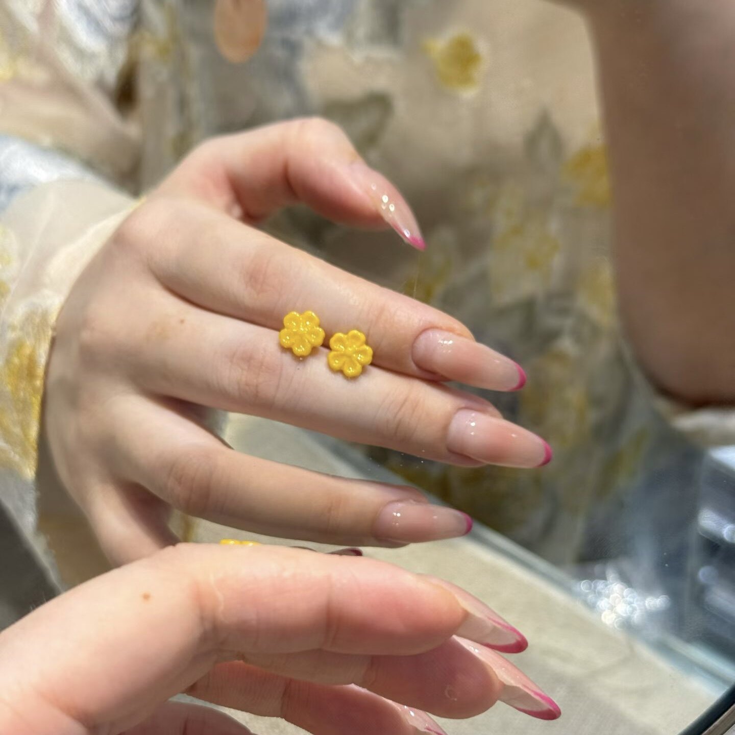 天然俄罗斯蜜蜡花朵S925银镶耳钉耳饰鸡油黄简约精致百搭女款证书