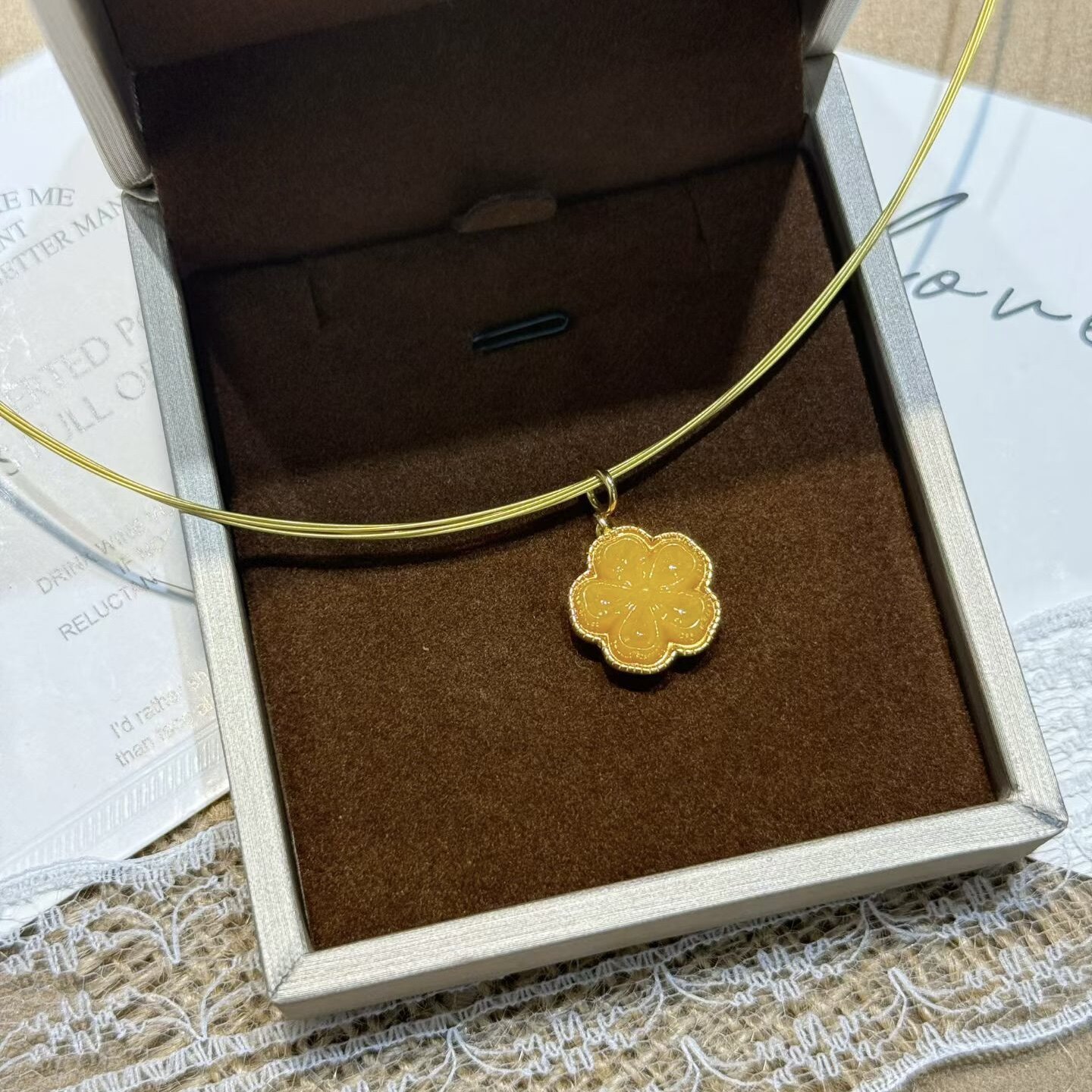 天然俄罗斯蜜蜡花朵吊坠万能扣925银镀金镶鸡油黄花朵项链配证书