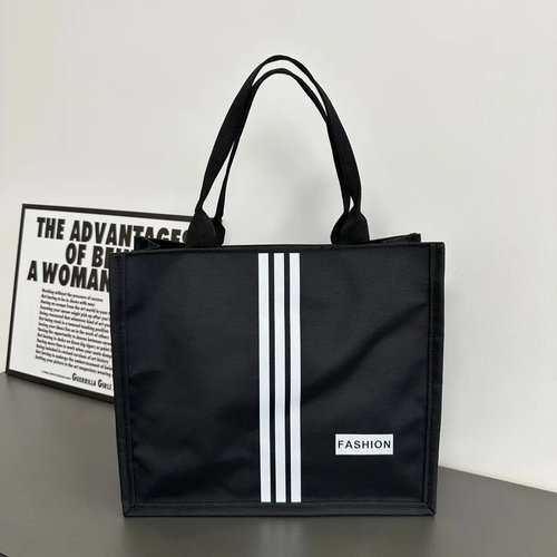 新款FASHION轻职风便携式春季手提包肩包时尚健身黑色dk布包