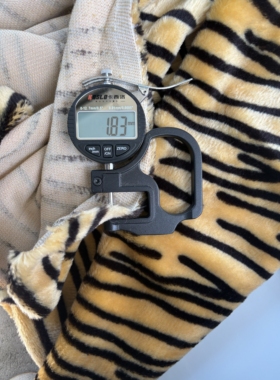 仿老虎毛布料黄黑条毛绒面料地毯玩具服装布料毕业设计材料玩具布