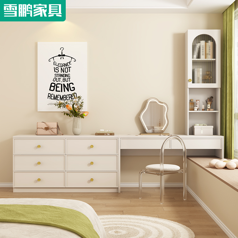 奶油风妆台一体柜飘窗设计