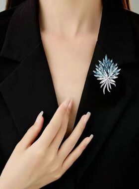 超精致胸针新款法式麦穗胸针高级感蓝色妖姬别针孔雀蓝胸花毛衣西