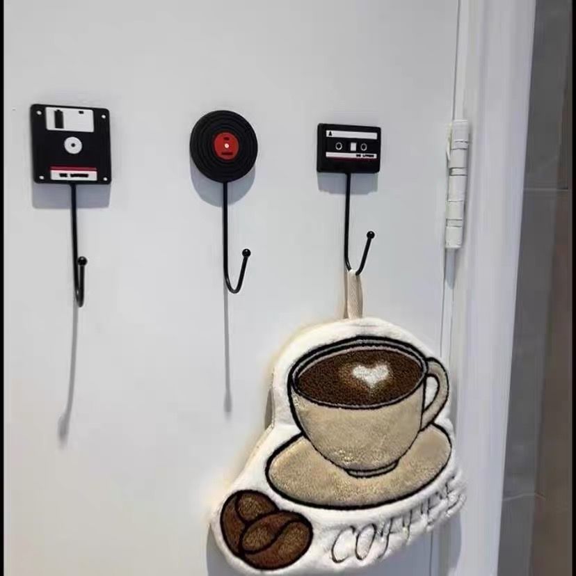 挂在门上的挂衣钩无痕门后挂钩家用免打孔卧室门上置物架子壁挂创