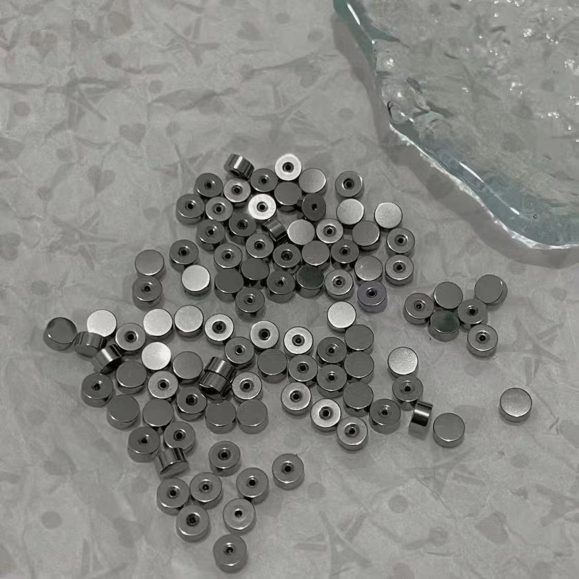 耳钉后塞螺旋圆饼纹耳骨