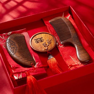 实用型新婚礼物檀木梳子