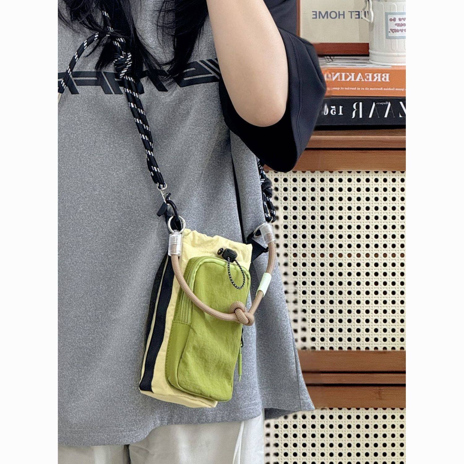 夏天装手机的小包包日系多巴胺轻便小巧水杯包户外运动旅行斜挎包