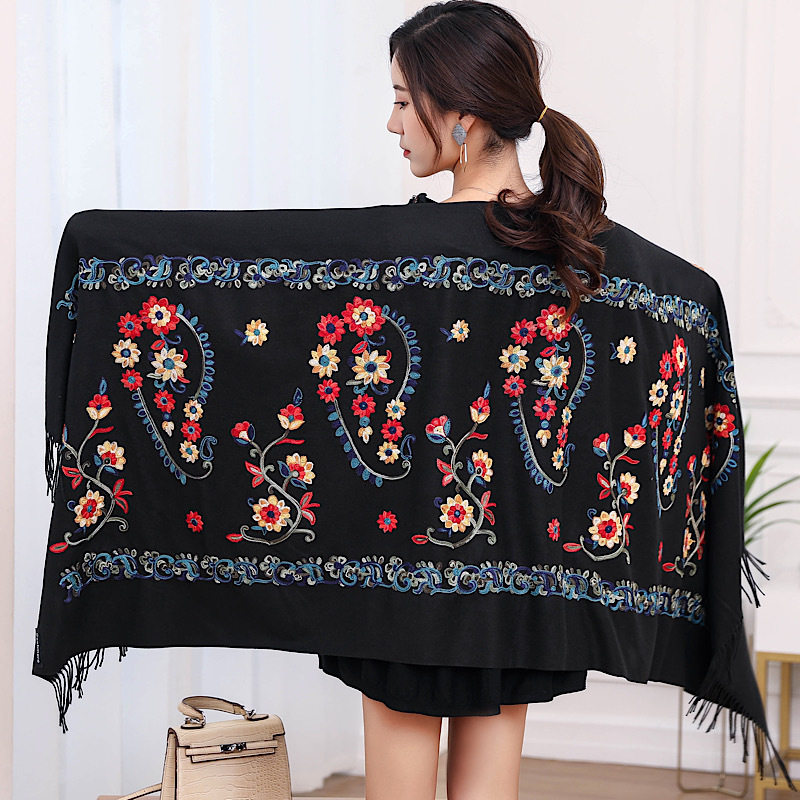 秋冬爆款花卉刺绣仿羊绒围巾女民族风绣花披肩加厚保暖流苏围巾女