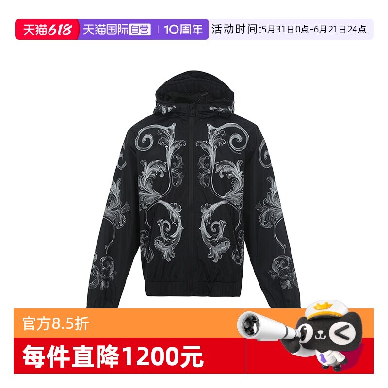 【自营】Versace Jeans CoutureSS25抽绳兜帽巴洛克印花夹克外套