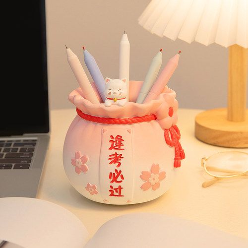 可爱招财猫笔筒办公桌面摆件装饰