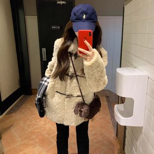 2025冬季 高级感皮毛一体羊羔毛外套女牛角扣加厚环保皮草大衣 新款