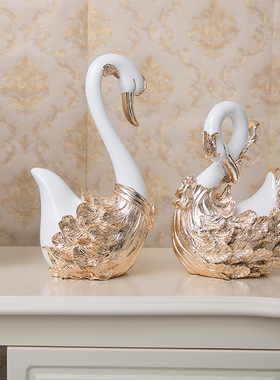 欧式情侣天鹅摆件客厅酒柜玄关电视柜装饰品新婚礼物树脂工艺品