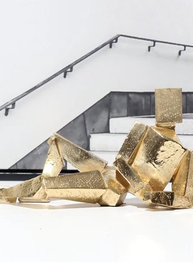 现代简约创意烤漆金色小人样板间酒店会所金属摆件装饰品