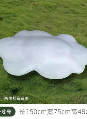户外不锈钢镂空云朵摆件玻璃钢人物景观小品景区网红大型雕塑定制