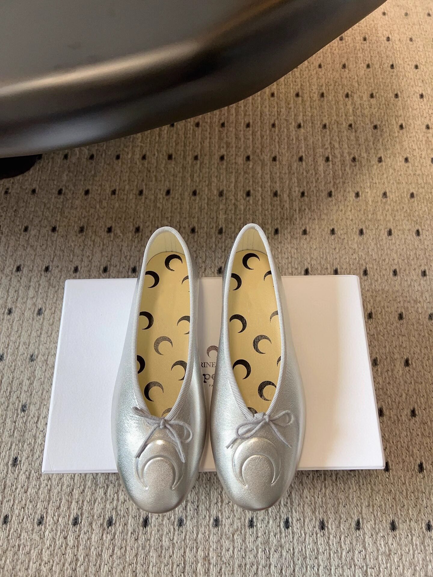 Luxe Lambskin Moon Silver Flats: 2025 Autumn Bow Ballet Style - Product image 4