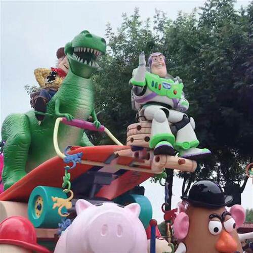 巡游花车自贡市室外方特园林游乐园场所玻璃钢彩船美陈制作户外