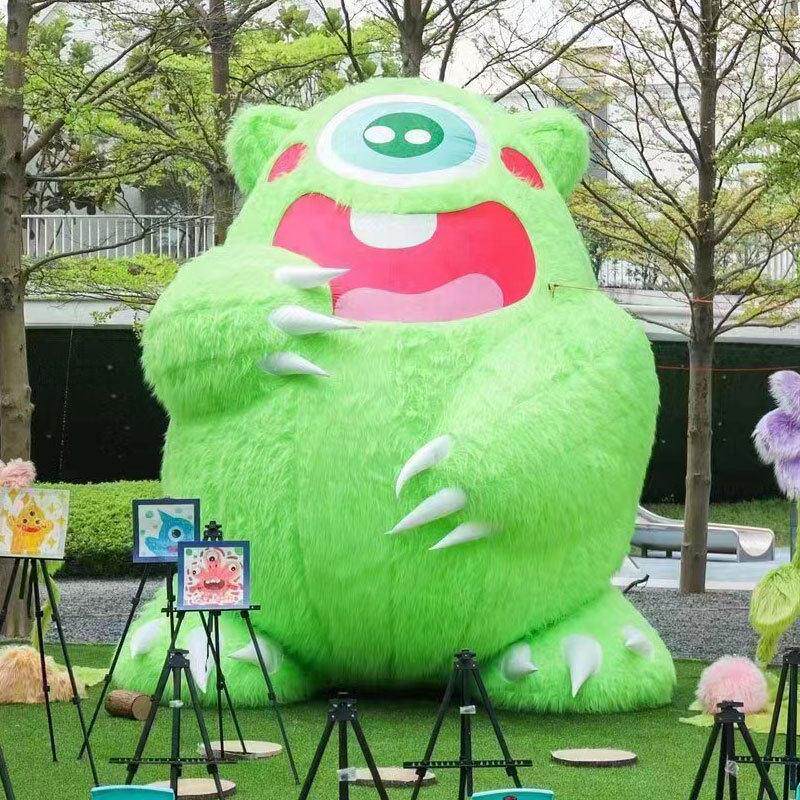 毛绒大型卡通怪兽气模兔子植绒布朗熊网红商场美陈装饰
