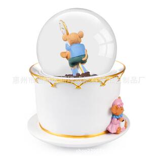 厂家直供树脂雪花球可爱鼠咖啡杯旋转带音乐摆件树脂玻璃雪花球