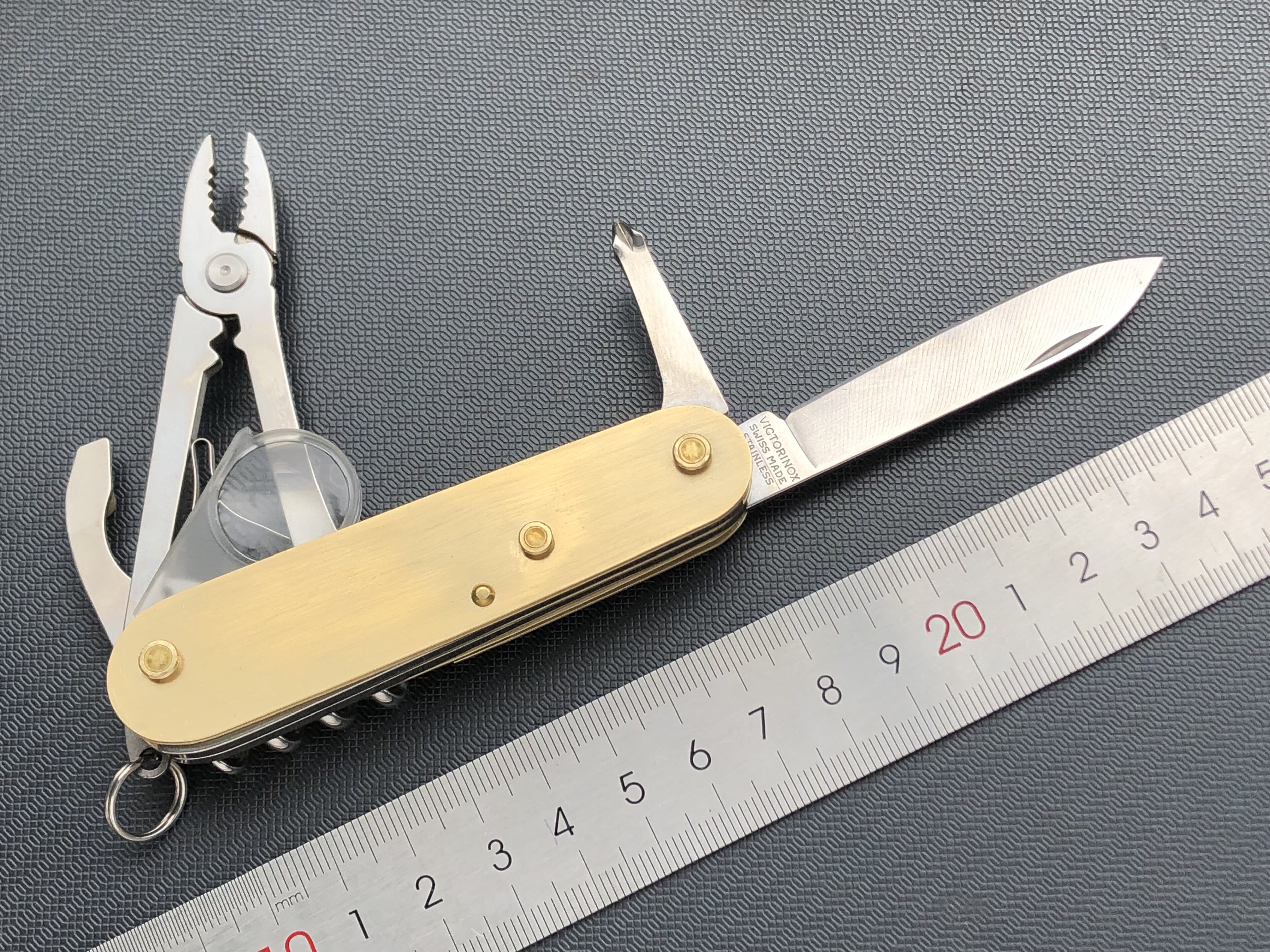 改装定制黄铜91mm瑞士军刀3层刀开瓶器钳子放大镜十字改锥红酒钻