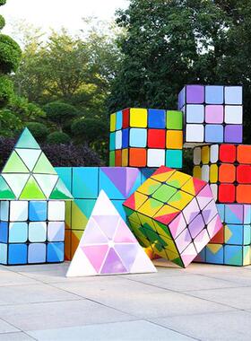 玻璃钢几何魔方雕塑幼儿园游戏城影院电竞彩色三角积木装饰品摆件