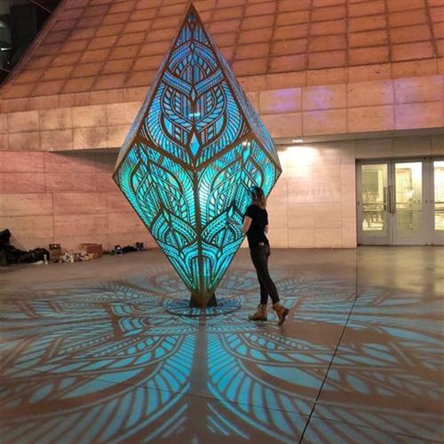 大型不锈钢发光镂空球雕塑定制城市园林景观水景魔方金属摆件
