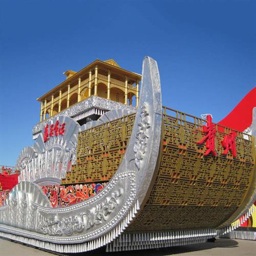 制作玻璃钢巡游花车大型表演宣传花车车架底盘公园游览电动花车
