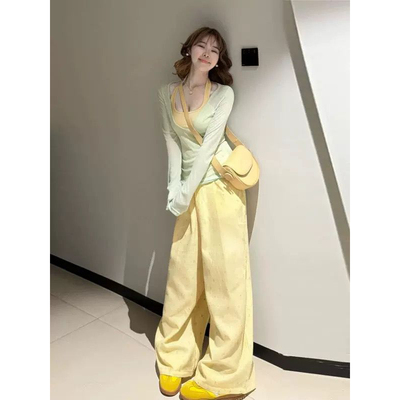 一整套ootd穿搭法式漂亮独特挂脖吊带上衣休闲裤三件套装2025春季