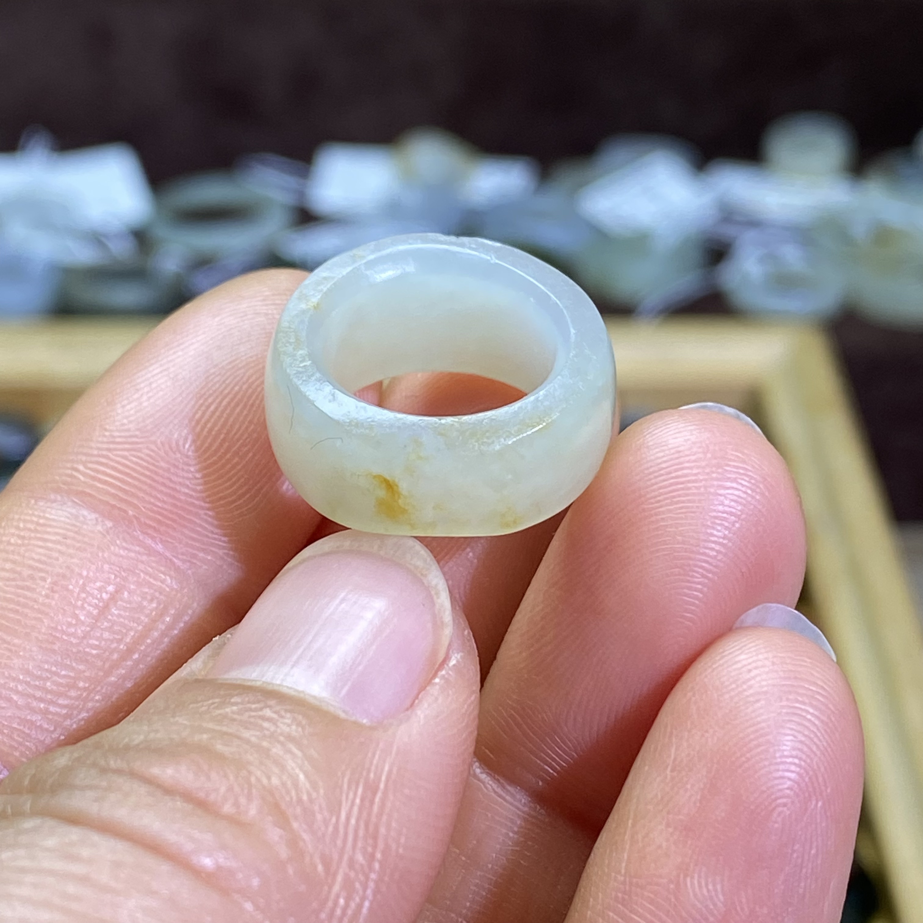 和田玉白玉籽料卡13满皮洒金皮随型宽版跑环古风文玩珠串跑圈挂饰