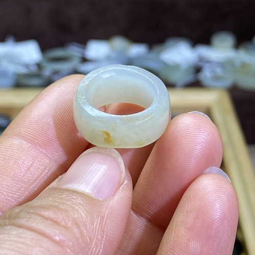 和田玉白玉籽料卡13满皮洒金皮随型宽版跑环古风文玩珠串跑圈挂饰