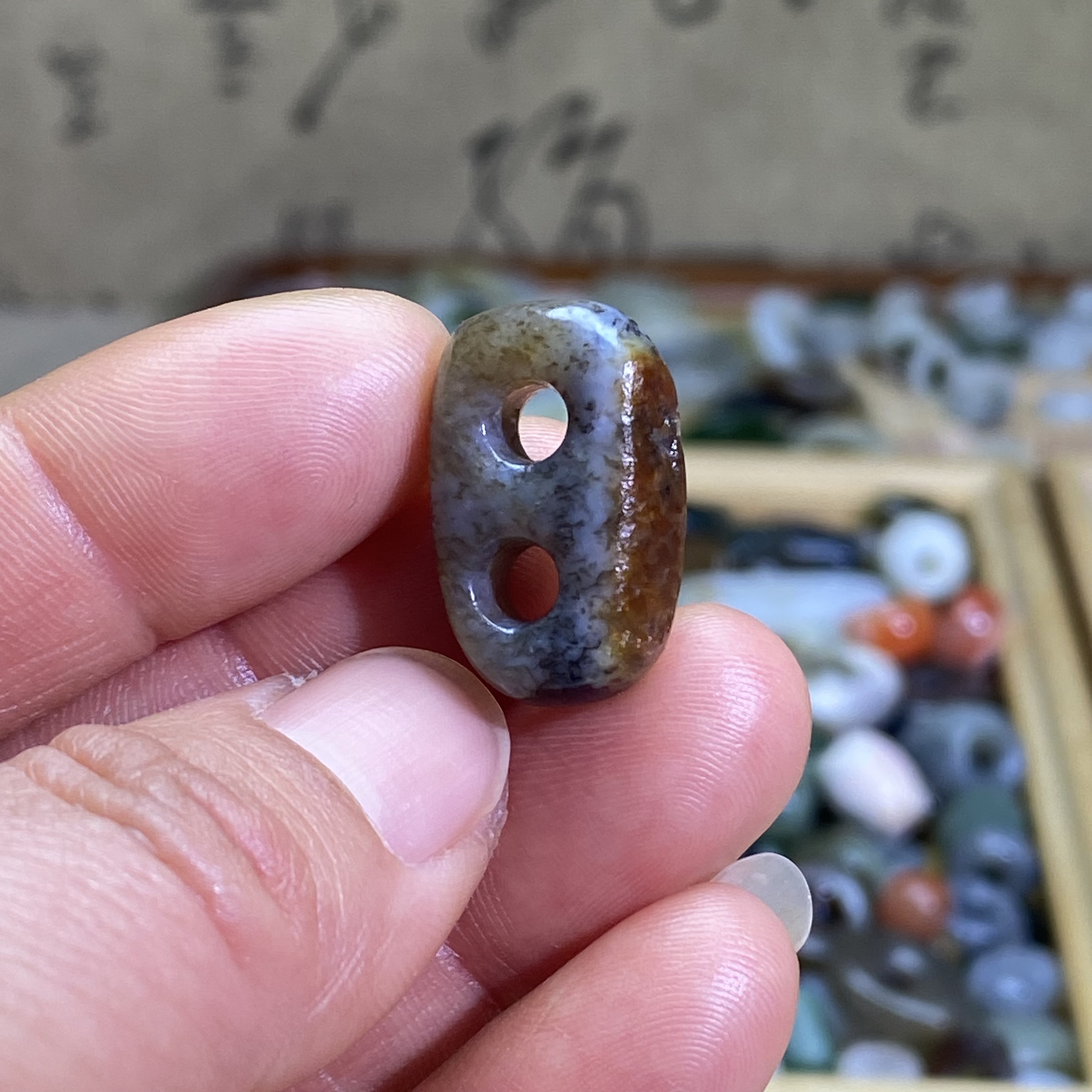 和田玉糖青花籽料红油皮随型猪鼻子扣配饰古风老光工艺手编绳配珠