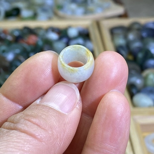 和田玉白青花籽料卡8洒金皮满皮随型小跑环国风复古文玩珠串跑圈