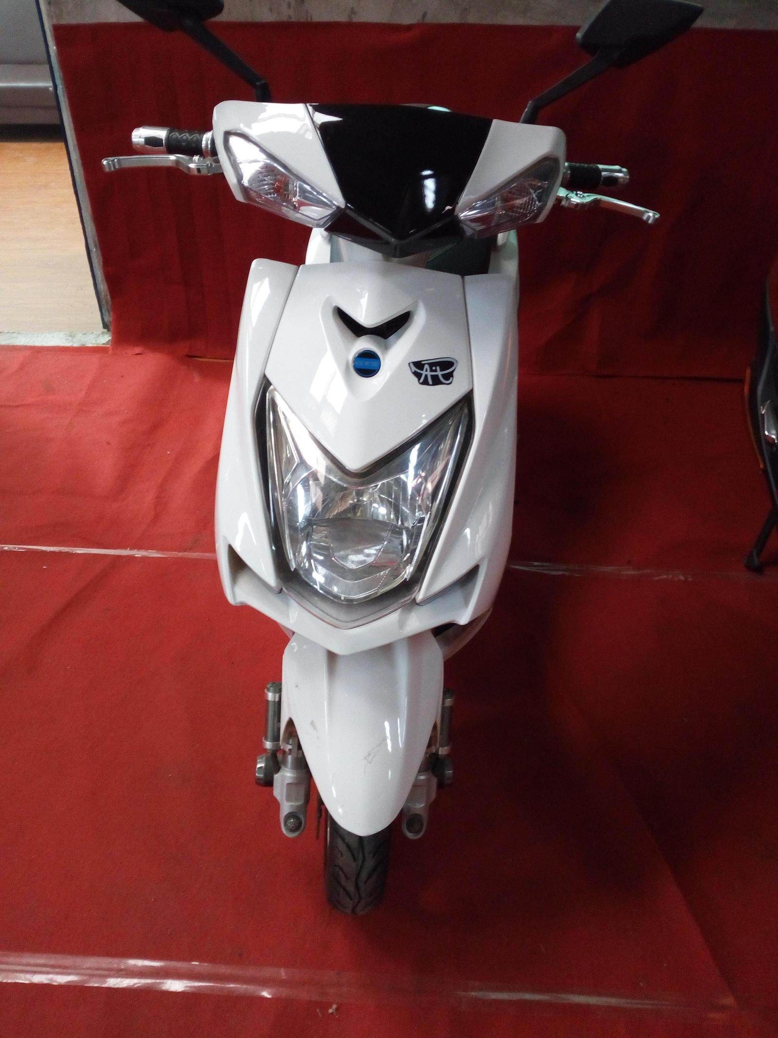 新劲战电动车配件环城钻鹰电摩托车塑料件六代目外壳神战塑料件