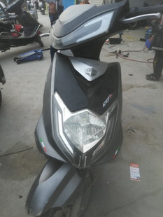 东南迅鹰五代电动车塑料 摩托车塑件外壳配件原厂颜色可以前围