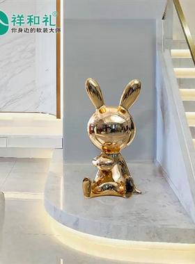 客厅电镀兔子大雕塑坐姿电视柜高级落地摆件卡通玻璃钢酒店装饰品