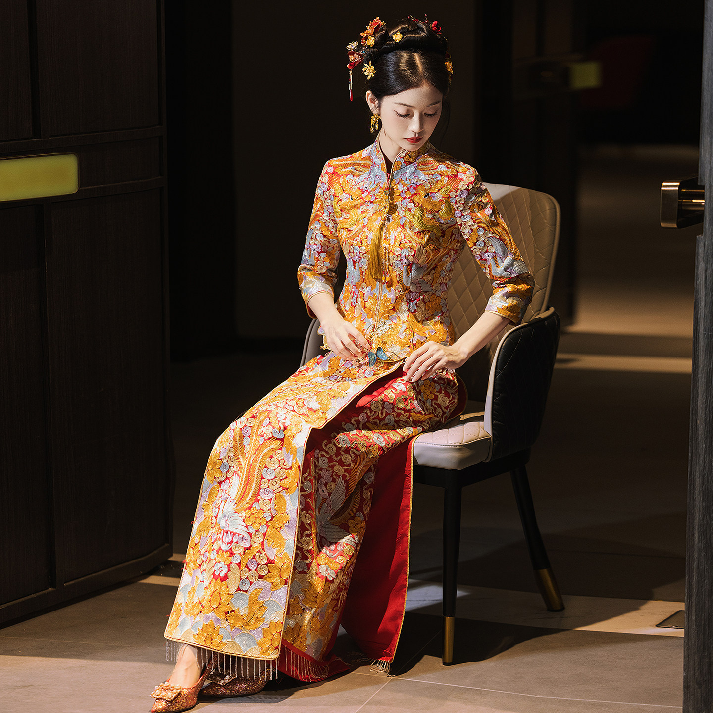 重工刺绣高级感婚服传统服饰图片
