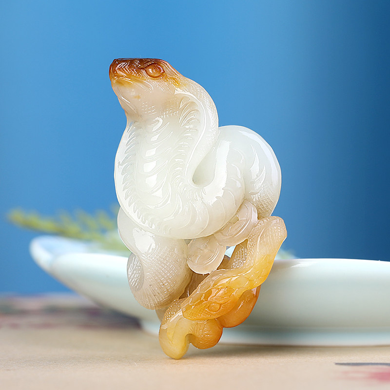 孤品大师工和田玉且末糖玉生肖蛇吊坠腰缠万贯玉项坠男女富贵缠身