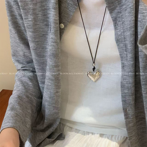 韩系简约爱心吊坠长款项链可调节黑色皮绳毛衣链百搭休闲配饰链
