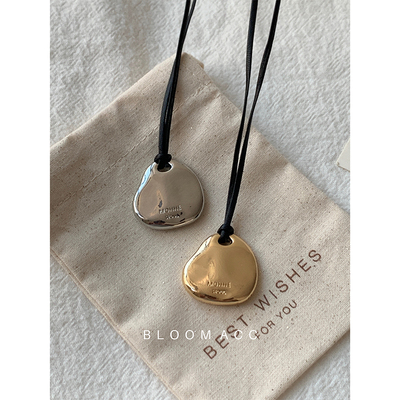 韩国首尔字母MOHHE同款项链黑皮绳小众设计陨石感水滴状长款链