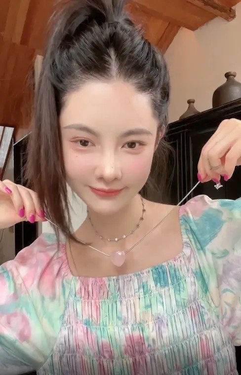 MONA满天星|字母M重工长短项链锁骨链同款粉色爱心蝴蝶结叠戴链_虎窝淘