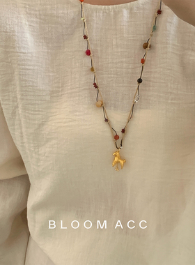 2026小马铜钱吊坠项链彩色天然石编织绳长款链时尚颈链锁骨链女